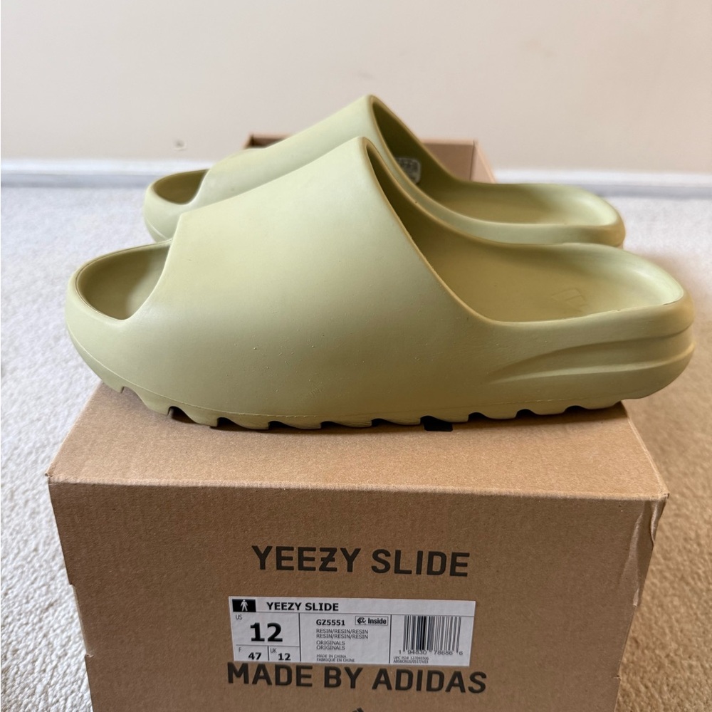 Yeezy Slides ‘Resin’